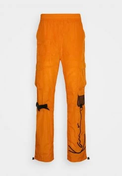 Nuovo di zecca βοΈ Karl Kani SIGNATURE CRINCLE PANTS UNISEX - Pantaloni Cargo - Orange π 15 Nuovo di zecca βοΈ Karl Kani SIGNATURE CRINCLE PANTS UNISEX - Pantaloni Cargo - Orange π -Sconto Karl Kani in Italia 791a6f47cda348a4a3a21b2b9e6231a1