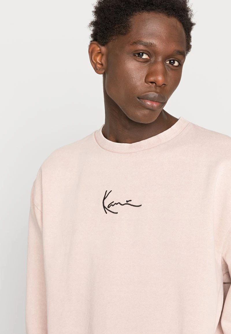 Presa π Karl Kani UNISEX SMALL SIGNATURE WASHED CREW UNISEX - Felpa - Rose π 7 Presa π Karl Kani UNISEX SMALL SIGNATURE WASHED CREW UNISEX - Felpa - Rose π - immagine 5