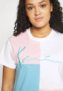 Vendita lampo ⭐ Karl Kani SIGNATURE BLOCK TEE - T-shirt Con Stampa - Light Blue, Donna ✔️ -Sconto Karl Kani in Italia 917dc26d112548b4b5fd636af7393099