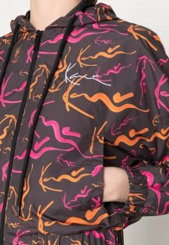 Promo π Karl Kani SIGNATURE HOODED TRACKJACKET - Giacca Leggera - Taupe, Donna β 11 Promo π Karl Kani SIGNATURE HOODED TRACKJACKET - Giacca Leggera - Taupe, Donna β -Sconto Karl Kani in Italia 96f13070bef94eba89daade5f18d1462