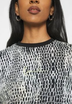 Nuovo 🎉 Karl Kani SMALL SIGNATURE SNAKE OVERSIZE TEE - T-shirt Con Stampa - White, Donna 🤩 -Sconto Karl Kani in Italia 97fc8a5b17414e1296dbdc482804ad06