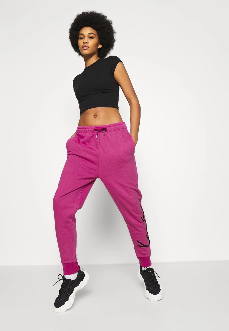 Bilancio βοΈ Karl Kani SIGNATURE - Pantaloni Sportivi - Darkpink, Donna π 6 Bilancio βοΈ Karl Kani SIGNATURE - Pantaloni Sportivi - Darkpink, Donna π - immagine 4