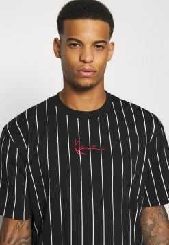 Il più economico 🤩 Karl Kani SMALL SIGNATURE PINSTRIPE TEE UNISEX - T-shirt Con Stampa - Black/white 😀 -Sconto Karl Kani in Italia 9f1d72363d19434992a37b64497066aa