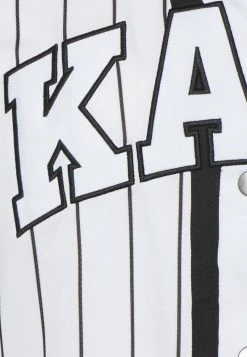 Presa ✨ Karl Kani SERIF ⚾ BASEBALL UNISEX - Cardigan - White 🔥 -Sconto Karl Kani in Italia a3c7ad1a05224d009d21ebc3ffff4ad7