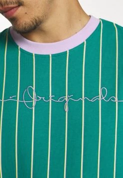 Offerte 😍 Karl Kani ORIGINALS PINSTRIPE TEE UNISEX - T-shirt Con Stampa - Green 🌟 -Sconto Karl Kani in Italia a4e21b1199fc4748819febde9aed090c