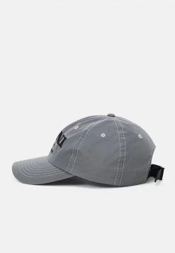 Bilancio 🤩 Karl Kani RETRO REFLECTIVE UNISEX - Cappellino - Silver-coloured 🛒 -Sconto Karl Kani in Italia a89d6730385f4cd0a559f73c3db55d9e