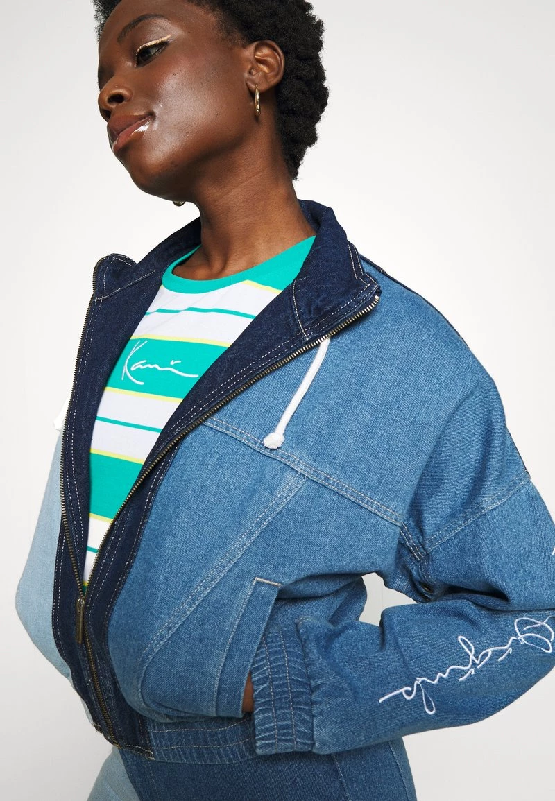 Buono β€οΈ Karl Kani SMALL SIGNATURE STRIPE TEE - T-shirt Con Stampa - Dark Mint, Donna π 9 Buono β€οΈ Karl Kani SMALL SIGNATURE STRIPE TEE - T-shirt Con Stampa - Dark Mint, Donna π - immagine 7