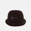Nuovo di zecca 🔥 Karl Kani SIGNATURE BUCKET HAT UNISEX - Cappello - Dark Brown 🎁 -Sconto Karl Kani in Italia aa9b51249fa94695919d9dfabc41e2cd