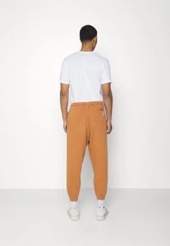Nuovo 🛒 Karl Kani SMALL SIGNATURE WASHED UNISEX - Pantaloni Sportivi - Ocher 🔥 -Sconto Karl Kani in Italia ad24ac8f61fd4e729349f506ee229061