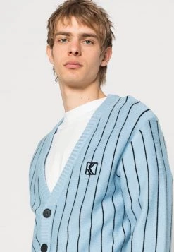 Miglior prezzo 💯 Karl Kani PINSTRIPE CARDIGAN UNISEX - Maglione - Light Blue 😉 -Sconto Karl Kani in Italia b07661a573db4031b32e19c2c9657c73