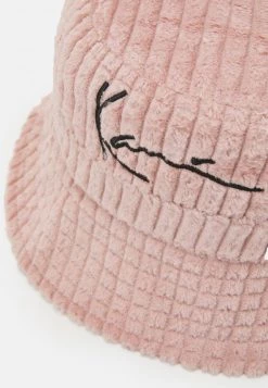 Le migliori recensioni di π₯ Karl Kani SIGNATURE FUZZY BUCKET HAT UNISEX - Cappello - Pink π 7 Le migliori recensioni di π₯ Karl Kani SIGNATURE FUZZY BUCKET HAT UNISEX - Cappello - Pink π -Sconto Karl Kani in Italia b29a8051a171409e8ef5ba6a8def45de