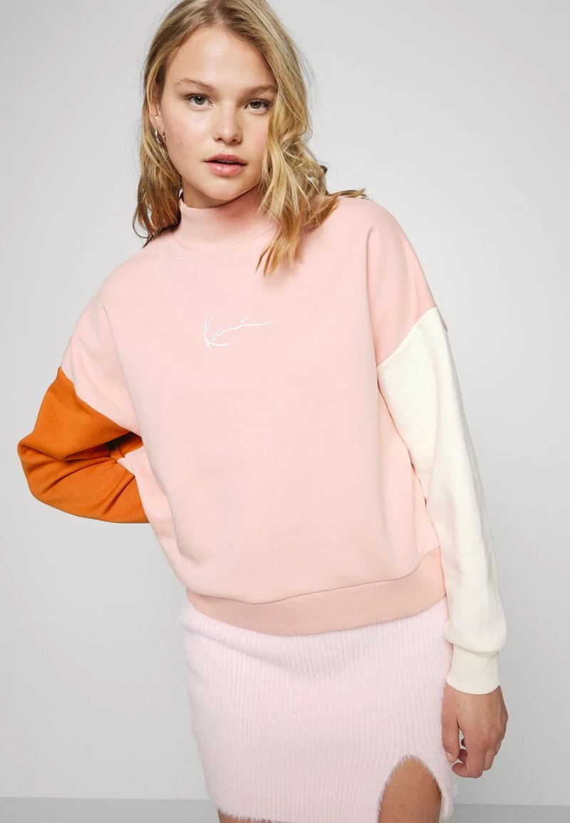 Le migliori recensioni di π Karl Kani SMALL SIGNATURE BLOCK CREW - Felpa - Rose, Donna π₯ 6 Le migliori recensioni di π Karl Kani SMALL SIGNATURE BLOCK CREW - Felpa - Rose, Donna π₯ - immagine 4