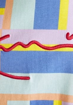 Miglior prezzo 🧨 Karl Kani SIGNATURE BLOCK TEE UNISEX - T-shirt Con Stampa - Multi-coloured 🛒 -Sconto Karl Kani in Italia b60adefe590f44929f5e986aff7aac71