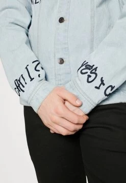 Miglior prezzo 👍 KARL KANI X SMILEY® RETRO SCRIBBLE JACKET UNISEX - Giacca Di 👖 Jeans - Bleached Blue ✔️ -Sconto Karl Kani in Italia b835b70ae1a04a2b87c5fae37f00ce55