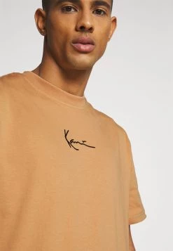 Buono 👍 Karl Kani SMALL SIGNATURE TEE UNISEX - T-shirt Con Stampa - Beige 😍 -Sconto Karl Kani in Italia bb42f50088214b36be52b5b84016d2e7