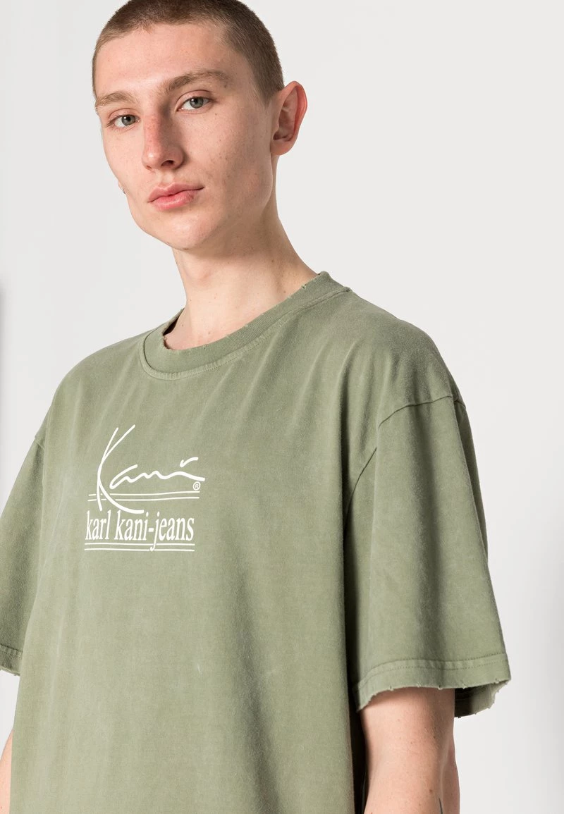 Promo π Karl Kani SIGNATURE TEE UNISEX - T-shirt Con Stampa - Military Green π 7 Promo π Karl Kani SIGNATURE TEE UNISEX - T-shirt Con Stampa - Military Green π - immagine 5