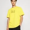 A buon mercato 🔔 Karl Kani SIGNATURE TEE UNISEX - T-shirt Con Stampa - Yellow 👏