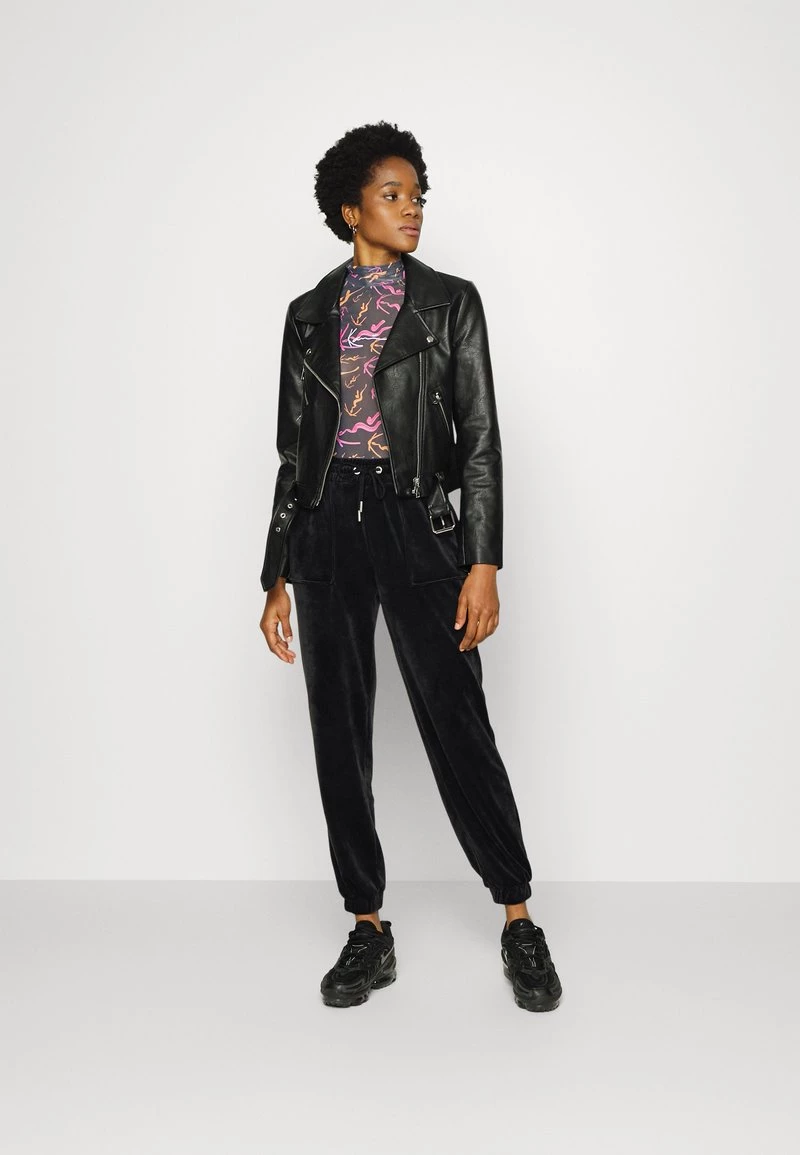 Vendita all'ingrosso π― Karl Kani SIGNATURE TURTLE NECK - Maglietta A Manica Lunga - Black, Donna π 4 Vendita all'ingrosso π― Karl Kani SIGNATURE TURTLE NECK - Maglietta A Manica Lunga - Black, Donna π - immagine 2