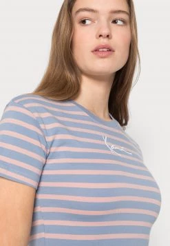 Vendita calda 😍 Karl Kani SMALL SIGNATURE TIGHT STRIPE TEE - T-shirt Con Stampa - Blue, Donna 💯 -Sconto Karl Kani in Italia c56939d5dfa54710a45f53a767d94d7c