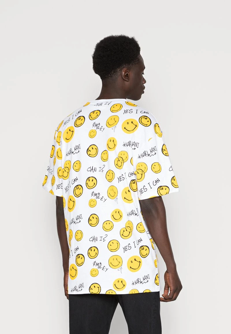 Il piรน economico ๐ KARL KANI X SMILEY® SMALL SIGNATURE TEE UNISEX - T-shirt Con Stampa - White ๐ 5 Il piรน economico ๐ KARL KANI X SMILEY® SMALL SIGNATURE TEE UNISEX - T-shirt Con Stampa - White ๐ - immagine 3