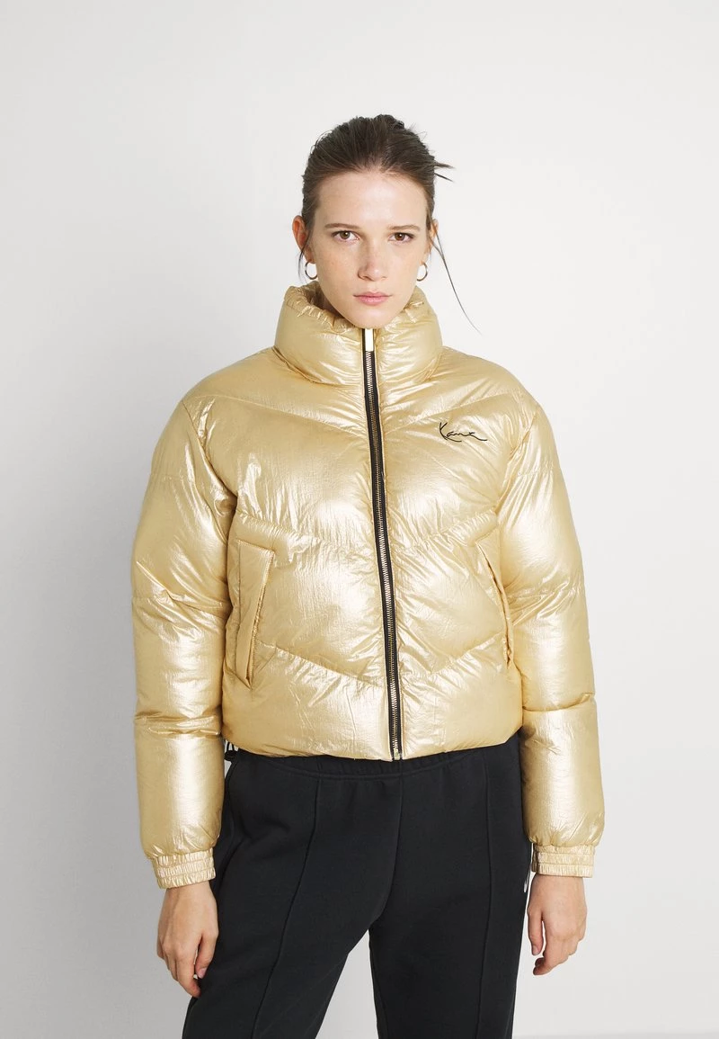 Bilancio ⭐ Karl Kani CHEST SIGNATURE PUFFER JACKET - Giacca Invernale - Gold, Donna ✔️ 3 Bilancio ⭐ Karl Kani CHEST SIGNATURE PUFFER JACKET - Giacca Invernale - Gold, Donna ✔️