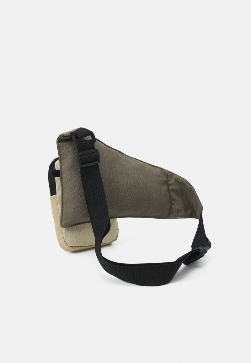 I primi 10 β¨ Karl Kani SIGNATURE BLOCK CROSSBODY BAG UNISEX - Borsa A Tracolla - Military Green π 4 I primi 10 β¨ Karl Kani SIGNATURE BLOCK CROSSBODY BAG UNISEX - Borsa A Tracolla - Military Green π - immagine 2