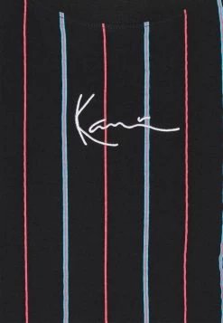 Migliore vendita π Karl Kani SMALL SIGNATURE PINSTRIPE TEE - T-shirt Con Stampa - Black, Uomo π 16 Migliore vendita π Karl Kani SMALL SIGNATURE PINSTRIPE TEE - T-shirt Con Stampa - Black, Uomo π -Sconto Karl Kani in Italia cb96b50e39454fb284589ab81651ceb3