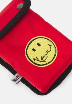 Le migliori recensioni di 🧨 Karl Kani SIGNATURE SMALL POUCH BAG UNISEX - Borsa A Tracolla - Multicolor 🧨 -Sconto Karl Kani in Italia d09f1af3fc4a4c159d50f55c431733c8