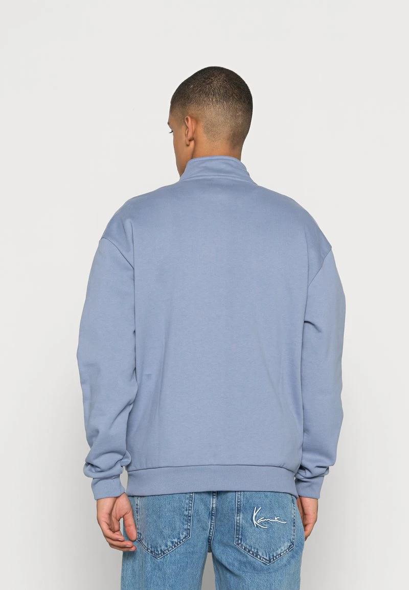 Vendita calda ⌛ Karl Kani CHEST SIGNATURE TROYER BLUE UNISEX - Felpa - Blue ⭐ 5 Vendita calda ⌛ Karl Kani CHEST SIGNATURE TROYER BLUE UNISEX - Felpa - Blue ⭐ - immagine 3