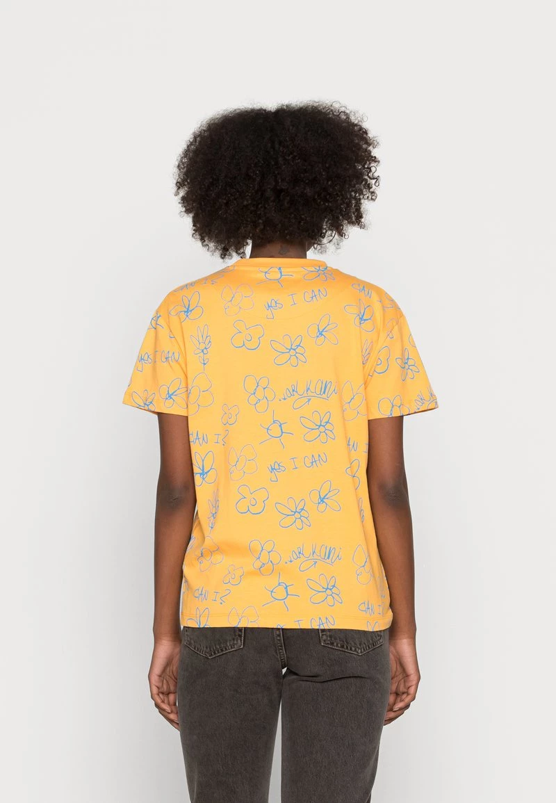 Bilancio π Karl Kani SIGNATURE FLOWER TEE LIGHT - T-shirt Con Stampa - Light Orange, Donna π 5 Bilancio π Karl Kani SIGNATURE FLOWER TEE LIGHT - T-shirt Con Stampa - Light Orange, Donna π - immagine 3