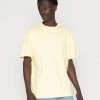 Miglior prezzo 🔔 Karl Kani SMALL SIGNATURE ESSENTIAL TEE UNISEX - T-shirt Basic - Light Yellow 😉 -Sconto Karl Kani in Italia df9d476f2ec040d3a0be2d8e7ee52757