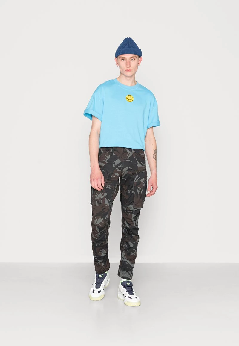 Il più economico ✨ KARL KANI X SMILEY® SMALL SIGNATURE TEE UNISEX - T-shirt Basic - Blue 🔔 4 Il più economico ✨ KARL KANI X SMILEY® SMALL SIGNATURE TEE UNISEX - T-shirt Basic - Blue 🔔 - immagine 2