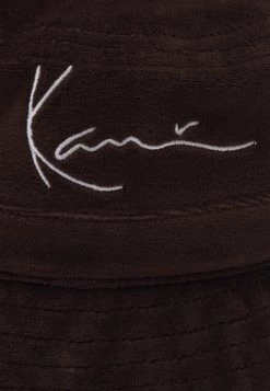 Nuovo di zecca π₯ Karl Kani SIGNATURE BUCKET HAT UNISEX - Cappello - Dark Brown π 7 Nuovo di zecca π₯ Karl Kani SIGNATURE BUCKET HAT UNISEX - Cappello - Dark Brown π -Sconto Karl Kani in Italia e243d91351c5468586e040c1af8f7f5d