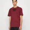 I primi 10 β Karl Kani RETRO WASHED TEE UNISEX - T-shirt Con Stampa - Dark Red 𧨠2 I primi 10 β Karl Kani RETRO WASHED TEE UNISEX - T-shirt Con Stampa - Dark Red 𧨠-Sconto Karl Kani in Italia e25bad182b8248368f73d694ff75de1d