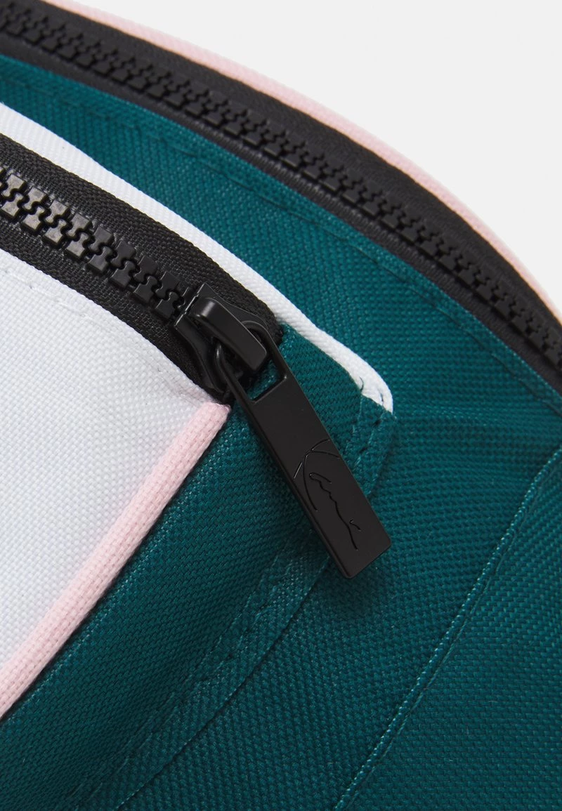 Promo β Karl Kani SIGNATURE TAPE WAIST BAG - Marsupio - Green/white, Uomo π 6 Promo β Karl Kani SIGNATURE TAPE WAIST BAG - Marsupio - Green/white, Uomo π - immagine 4