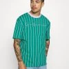 Offerte 😍 Karl Kani ORIGINALS PINSTRIPE TEE UNISEX - T-shirt Con Stampa - Green 🌟 -Sconto Karl Kani in Italia eb9429ef7469417cabab5260f47e5e6e