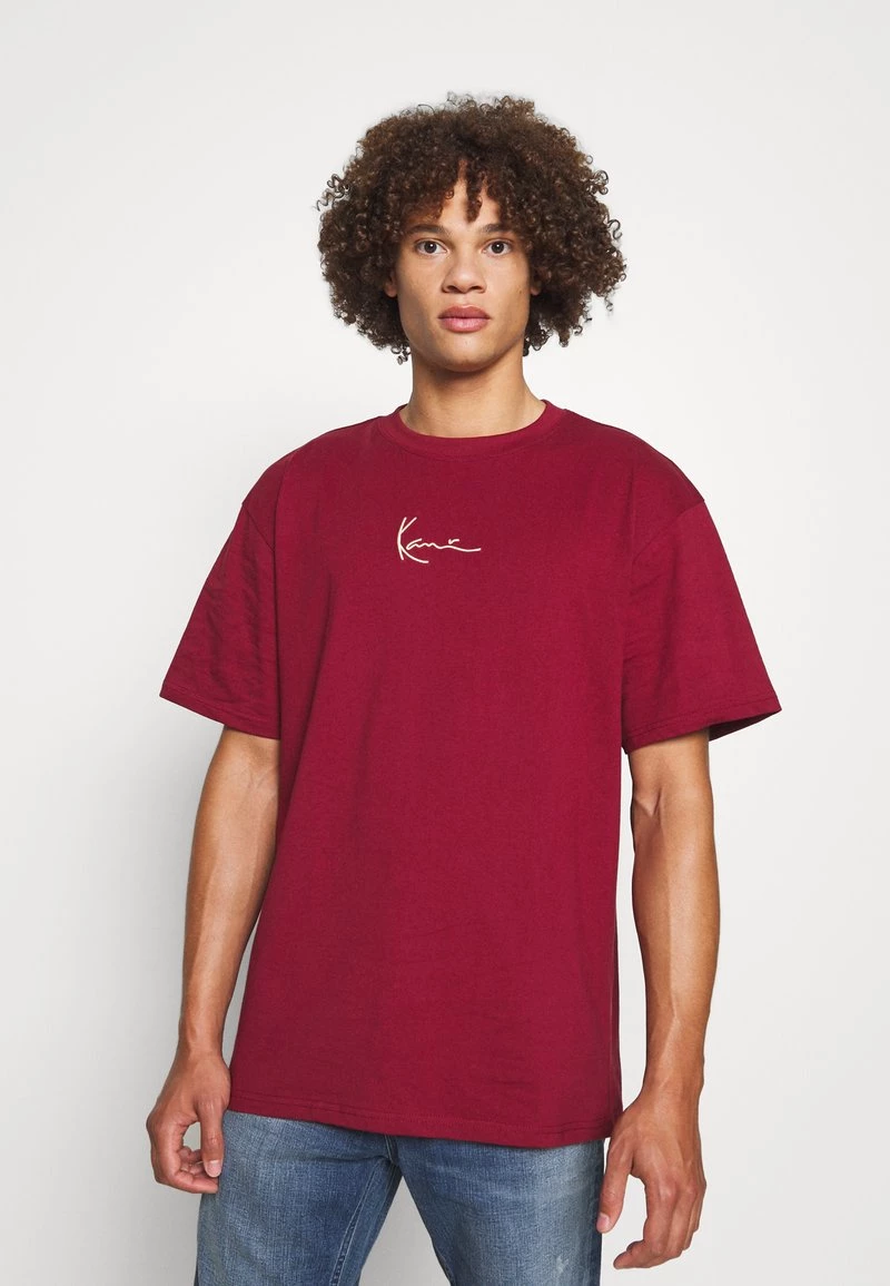 Vendita lampo π Karl Kani SMALL SIGNATURE TEE UNISEX - T-shirt Basic - Dark Red β 3 Vendita lampo π Karl Kani SMALL SIGNATURE TEE UNISEX - T-shirt Basic - Dark Red β