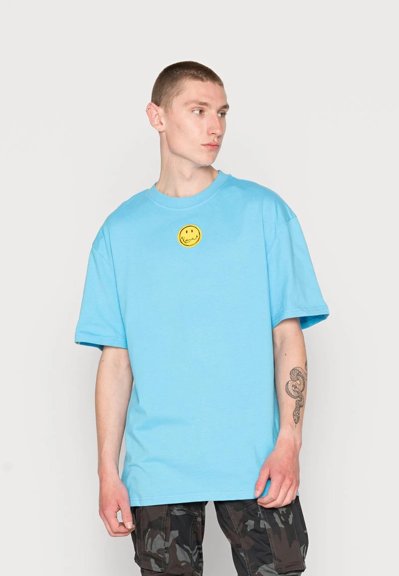 Il più economico ✨ KARL KANI X SMILEY® SMALL SIGNATURE TEE UNISEX - T-shirt Basic - Blue 🔔 3 Il più economico ✨ KARL KANI X SMILEY® SMALL SIGNATURE TEE UNISEX - T-shirt Basic - Blue 🔔