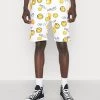A buon mercato ✨ KARL KANI X SMILEY® SMALL SIGNATURE UNISEX - Shorts - White ✨ -Sconto Karl Kani in Italia f6400c4ec882414489d74adc0393a308