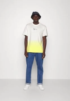 Bilancio 💯 Karl Kani SMALL SIGNATURE TEE UNISEX - T-shirt Con Stampa - Yellow 🔔 -Sconto Karl Kani in Italia f76b07cb338e40f28397c8b3077f1b50