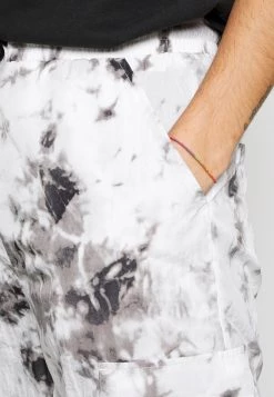 Acquistare 😉 Karl Kani SIGNATURE PIXELPRINT PANTS UNISEX - Pantaloni Cargo - Grey 🔥 -Sconto Karl Kani in Italia fba1a554fc0c4534bf3bfde4e317697c