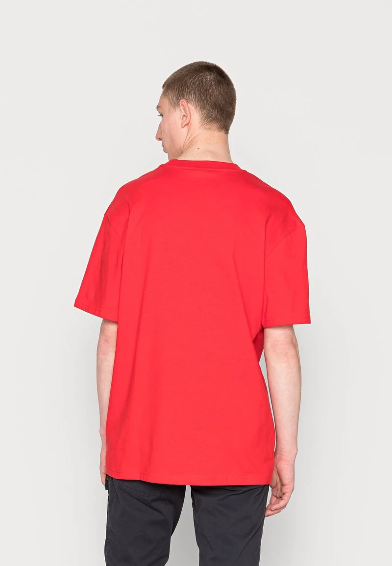 Il più economico 🤩 KARL KANI X SMILEY® SMALL SIGNATURE TEE UNISEX - T-shirt Basic - Red ❤️ 5 Il più economico 🤩 KARL KANI X SMILEY® SMALL SIGNATURE TEE UNISEX - T-shirt Basic - Red ❤️ - immagine 3