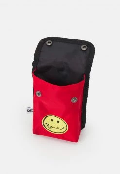 Le migliori recensioni di 🧨 Karl Kani SIGNATURE SMALL POUCH BAG UNISEX - Borsa A Tracolla - Multicolor 🧨 -Sconto Karl Kani in Italia fd01fbac9aea48a3b9604187dfbbaf50